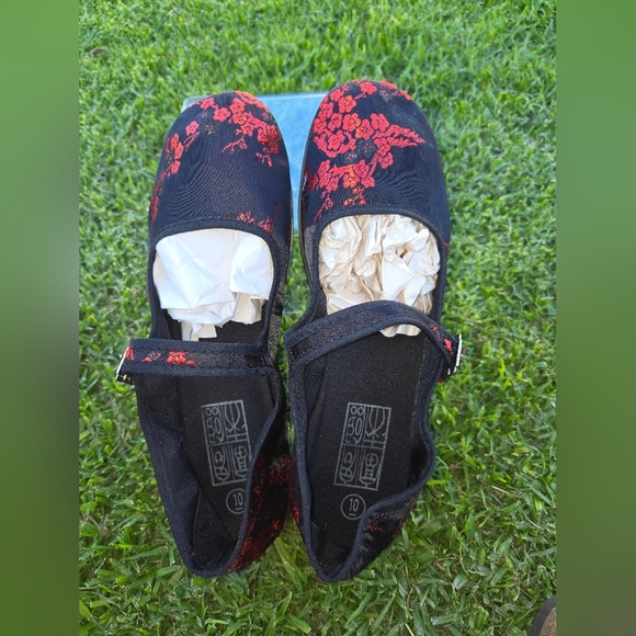 Chinesse Floral Black and Red Women's Shoes Size 10 - Picture 2 of 5